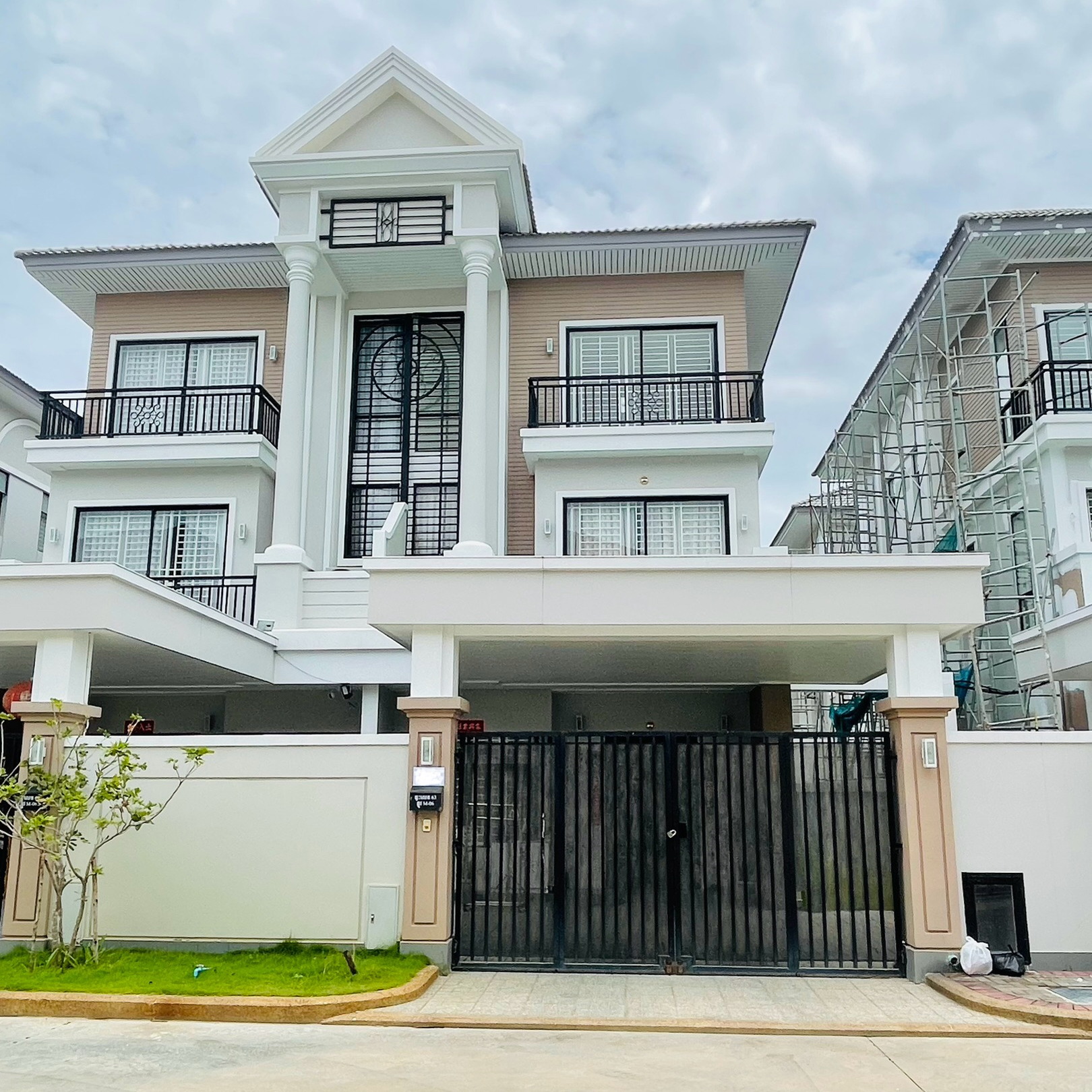 Twin Villa For Sale in Borey Peng Huoth 50m Mera Garden